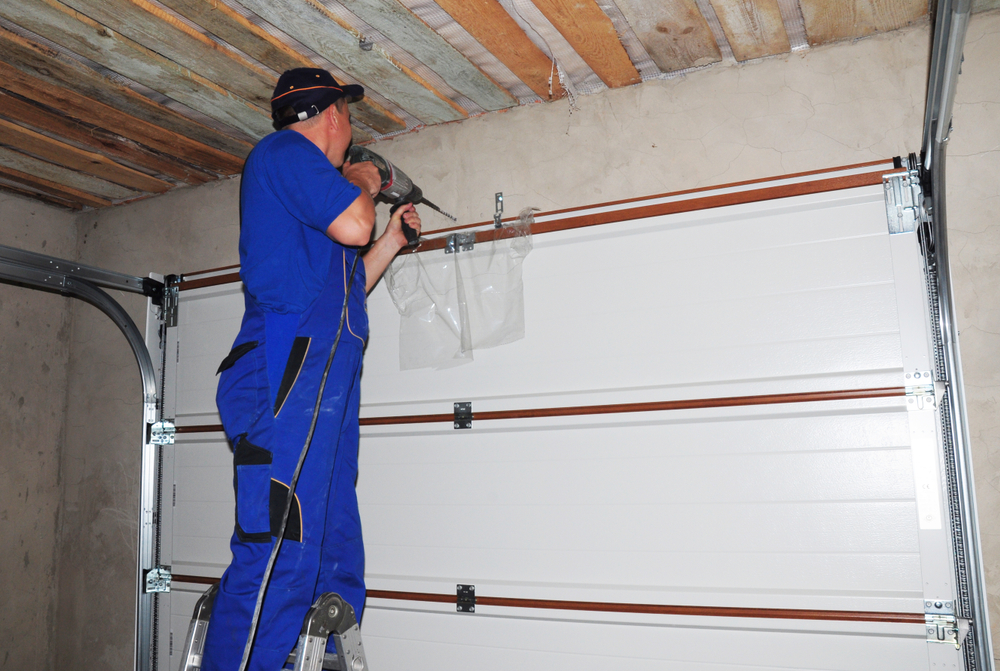 How to Know When You Need Garage Door Repair Services